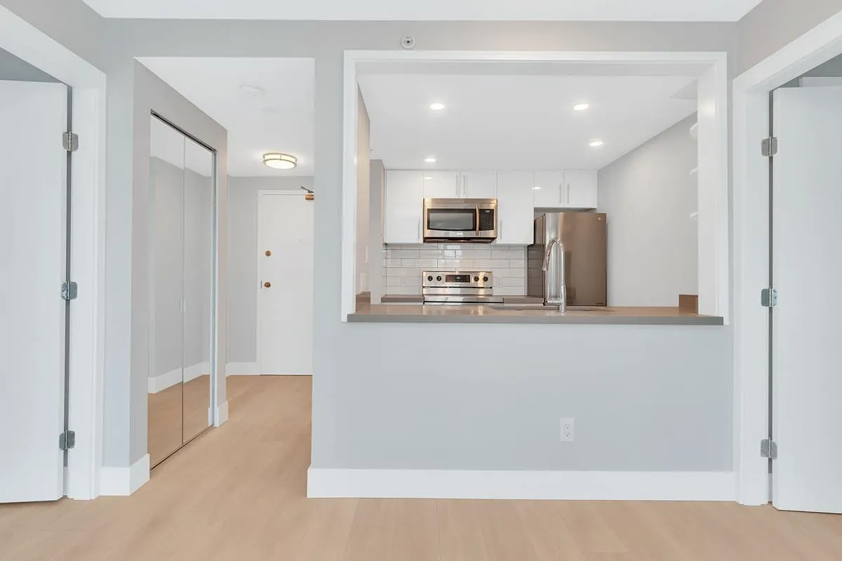 2 bed, 721 sqft, $3,200 — Photo 4