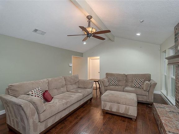 5th image of 2513 Landershire Ln