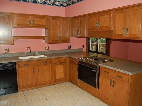 4th image of 7404 Camale Dr