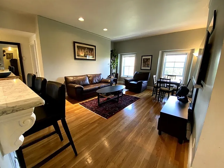 42 W Newton St #424 — Photo 3