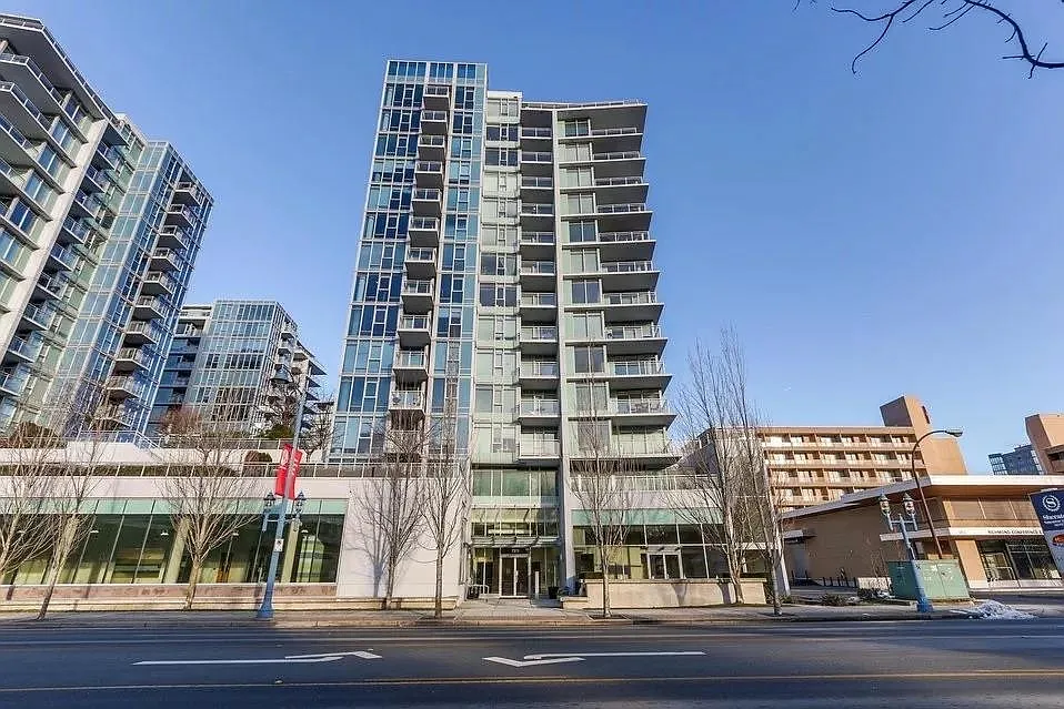 2 bed, 864 sqft, $2,900 — Photo 1