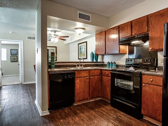 4th image of 1403 Tennis Dr APT 1301