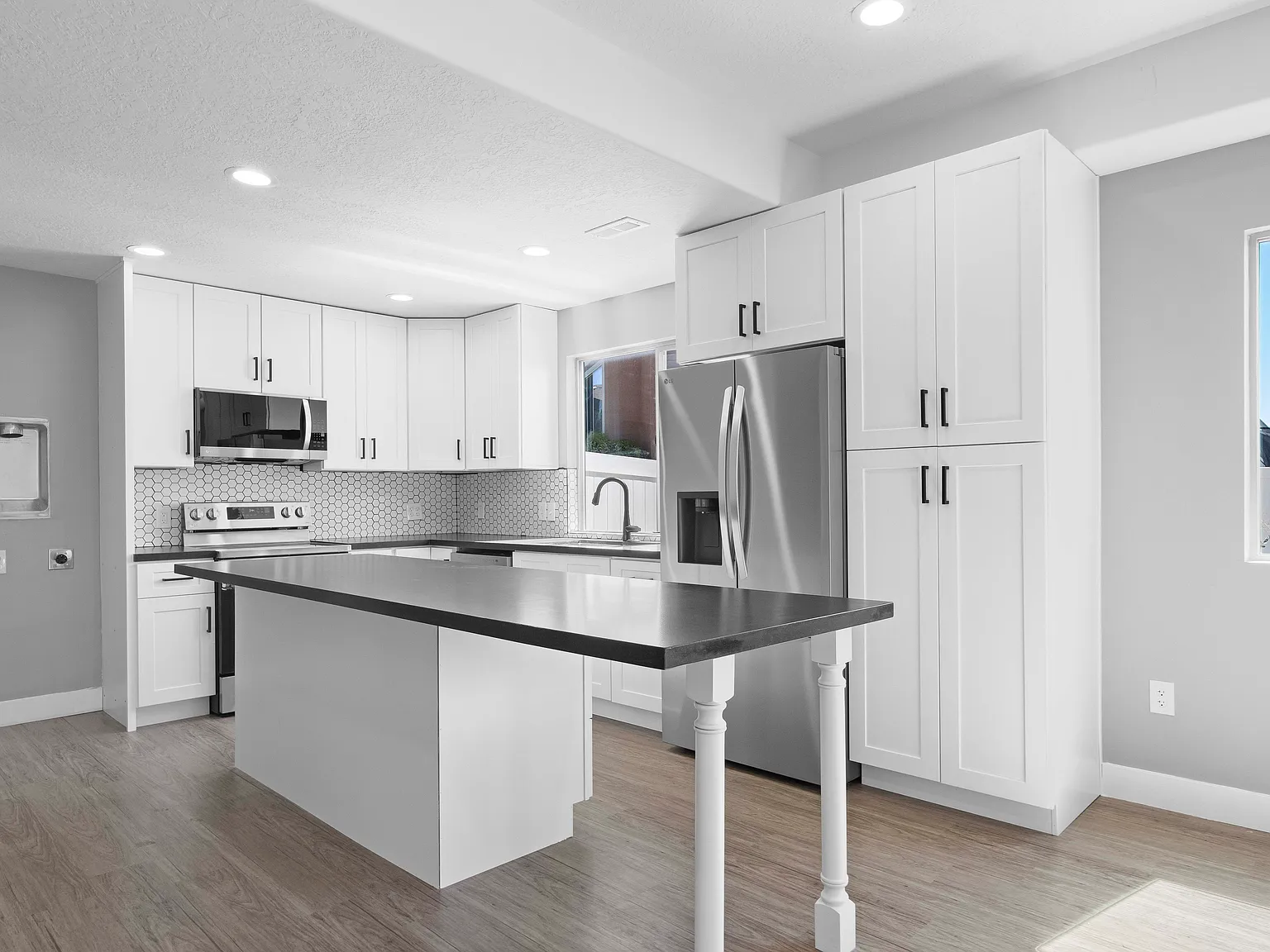 2 bed, 1400 sqft, $2,000 — Photo 3