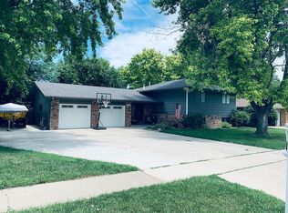 912 W 14th St, Yankton, SD 57078