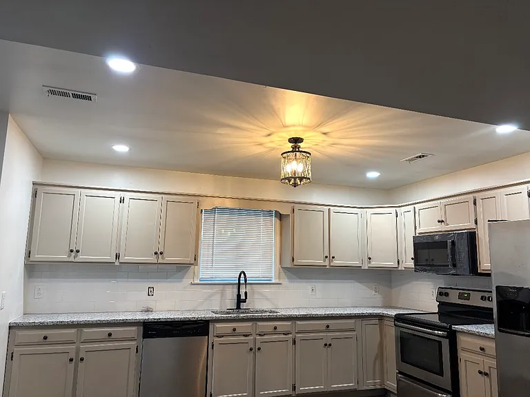 7859 Avalon Acres Ct — Photo 3