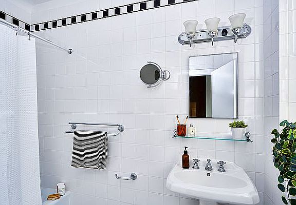 5th image of 50 W 34th St APT 7C8