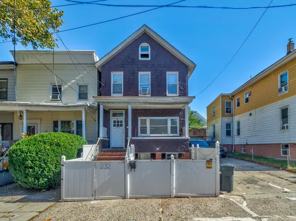 232 Pearsall Avenue image 2 of 20