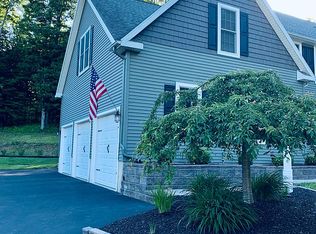 284 W Sand Lake Rd, Wynantskill, NY 12198