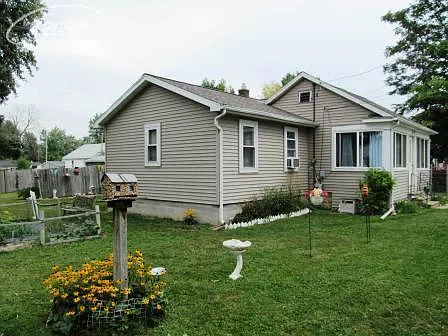 1179 Wells St photo 1