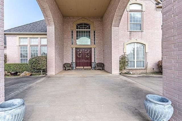1st image of 1204 Regents Park Ct