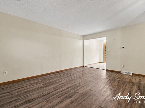 3rd image of 400-402 60th St SE