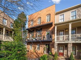 709 Hammond Dr, Woodstock, GA 30188