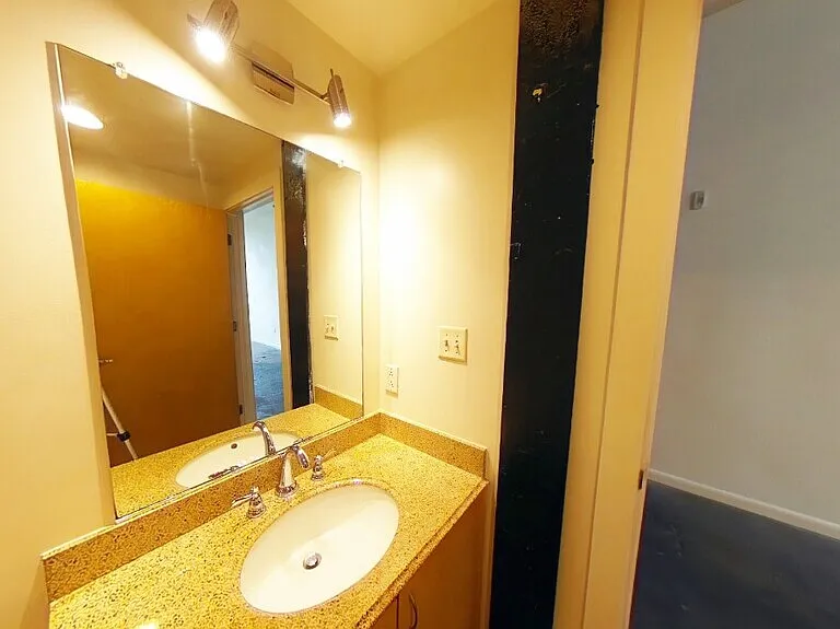 1011 W Marshall St #114 — Photo 3