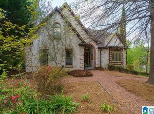 2805 Crossgate Cir, Vestavia, AL 35216