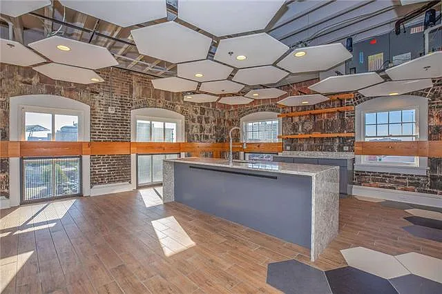818 Howard Ave #402 — Photo 20