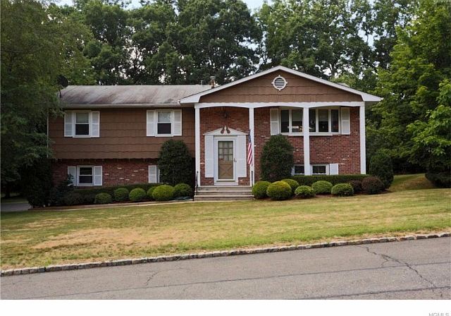 1st image of 7 York Dr