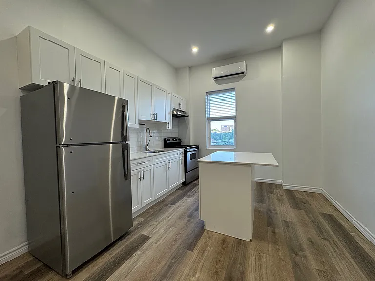 178 Front St N #202 — Photo 4