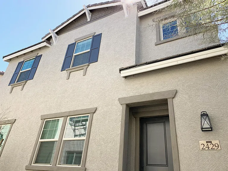 2429 N 149th Ln — Photo 3