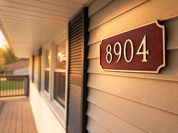 4th image of 8904 Parrish Ave