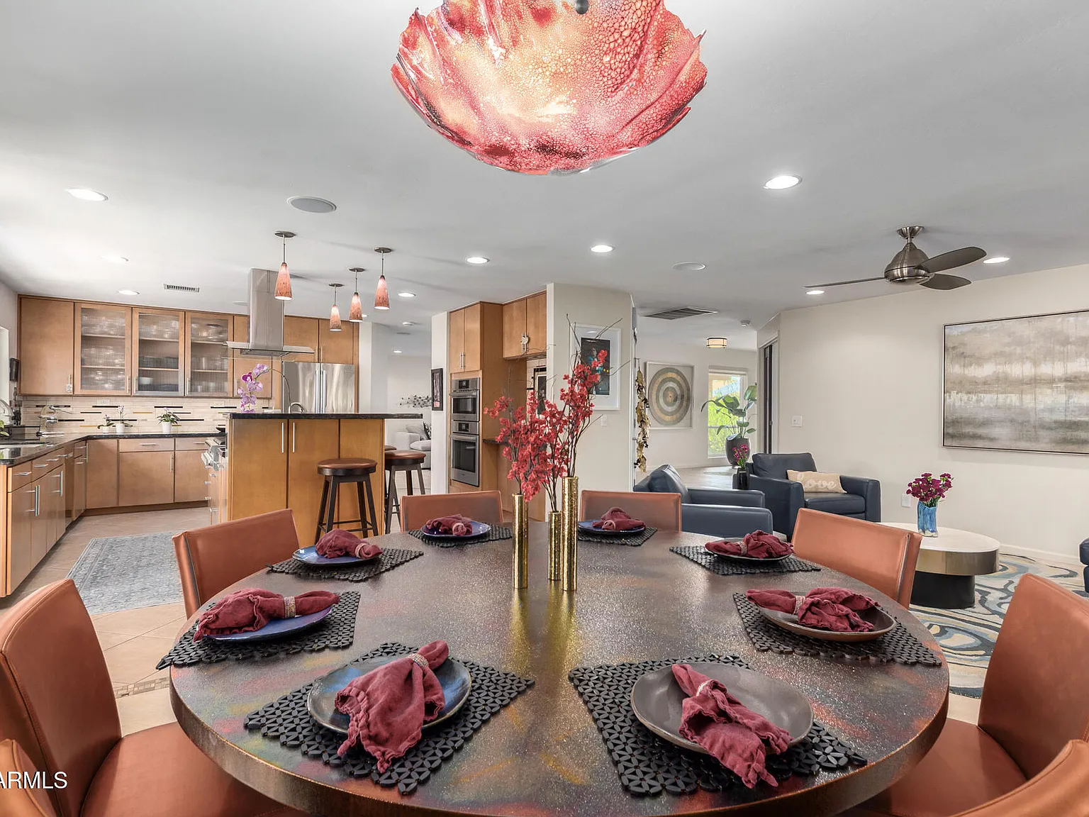 4 bed, 2.0 bath, 2560 sqft, $3,500 — Photo 2
