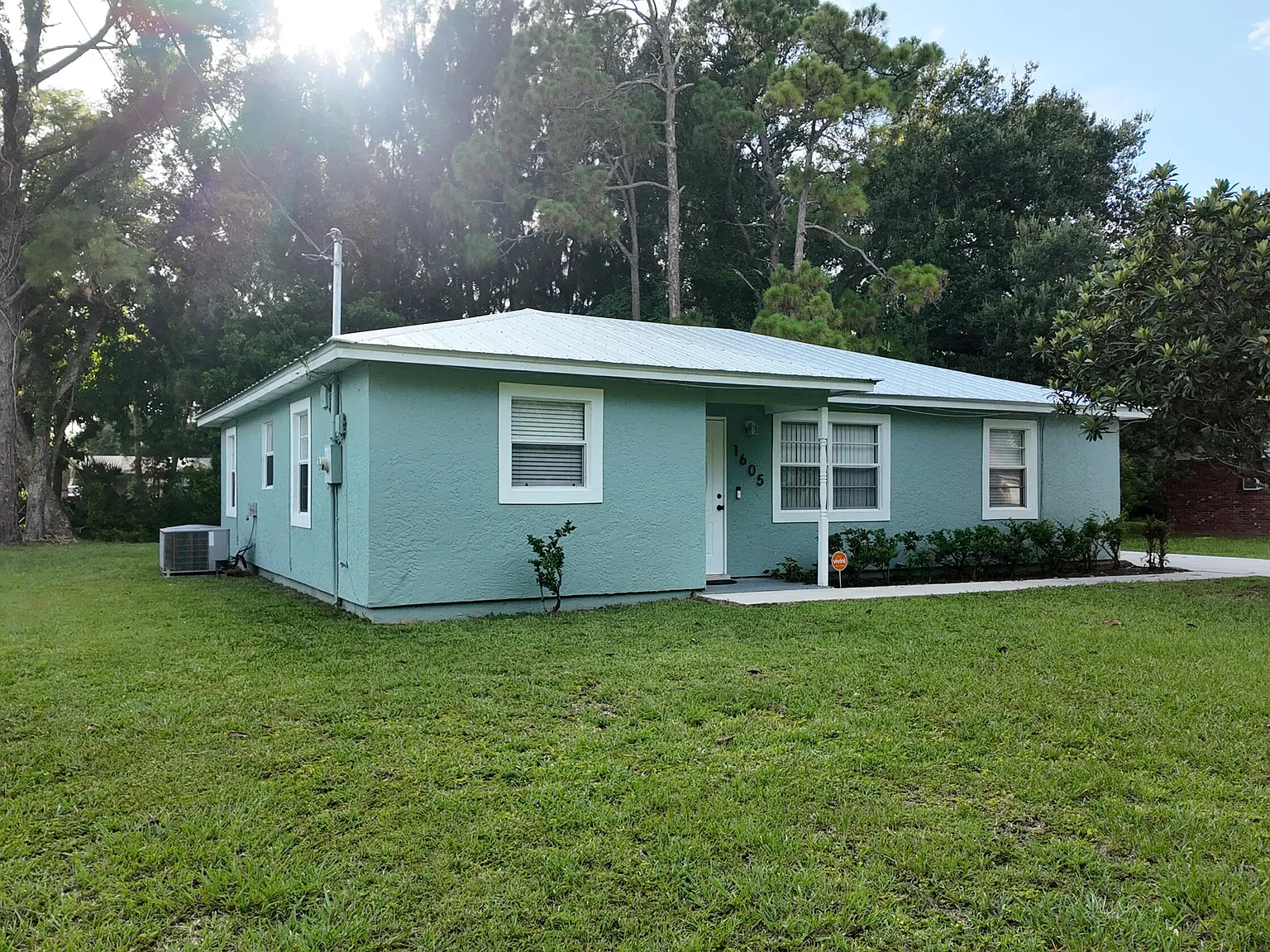 3 bed, 1.5 bath, 1342 sqft, $2,200 — Photo 2