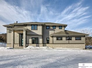 6319 Majestic Oak Rd, Fort Calhoun, NE 68023