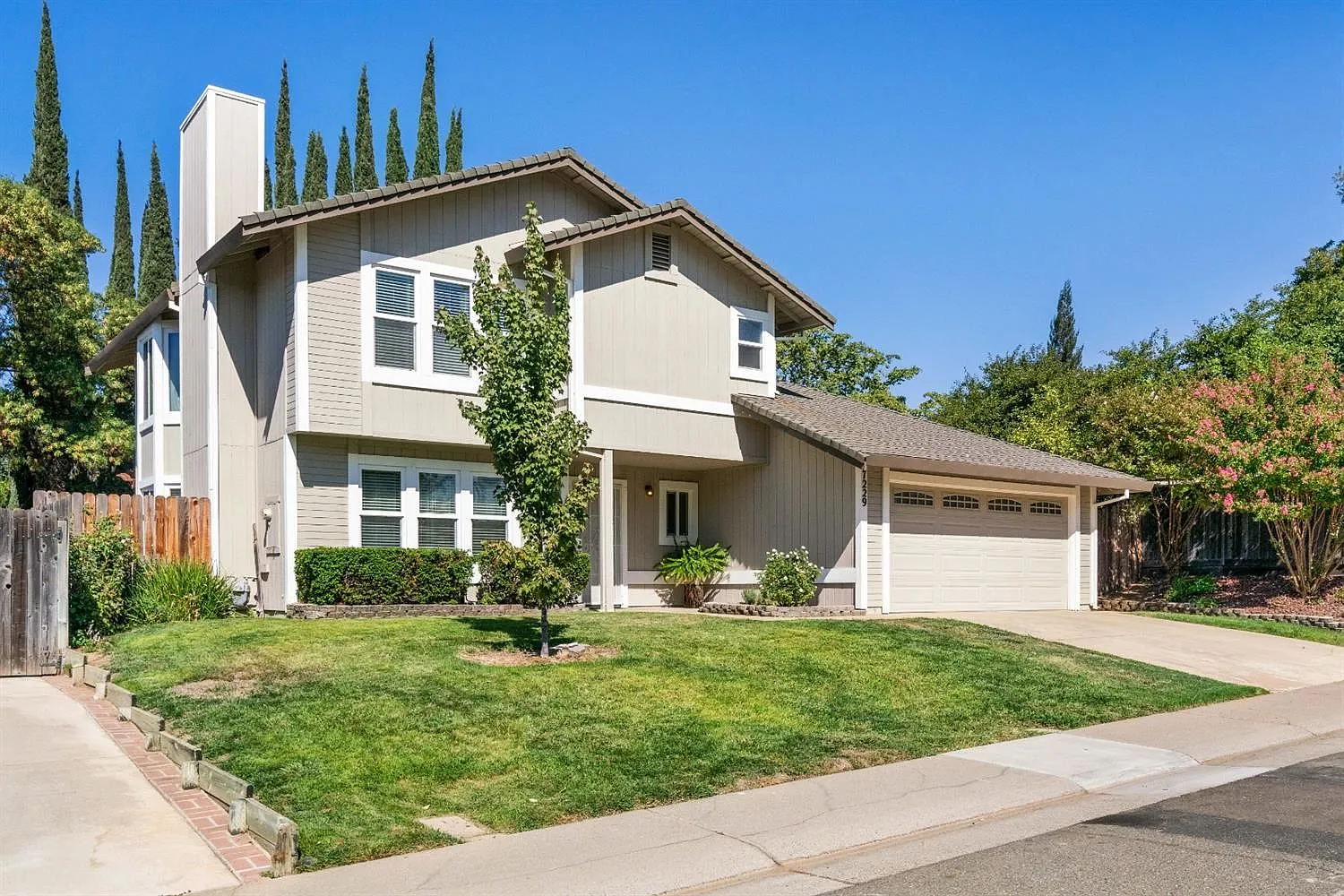 7229 Regard Way photo 1