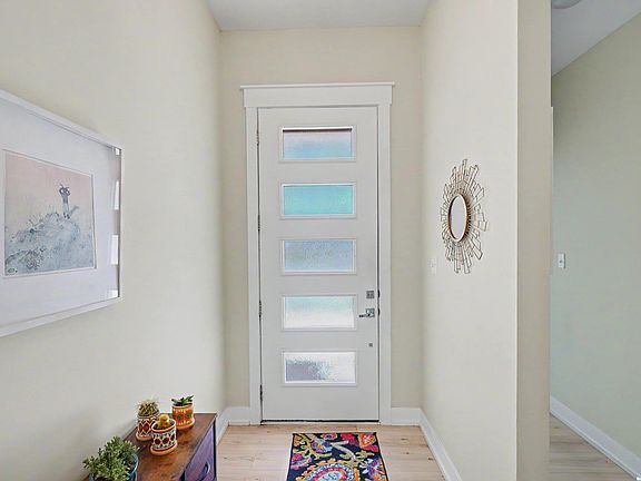 3rd image of 535 Perry St