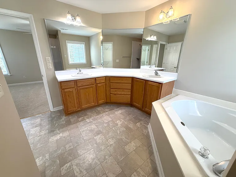 2509 Kentford Ct — Photo 18
