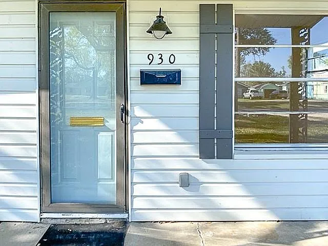 930 Shady Ln — Photo 2