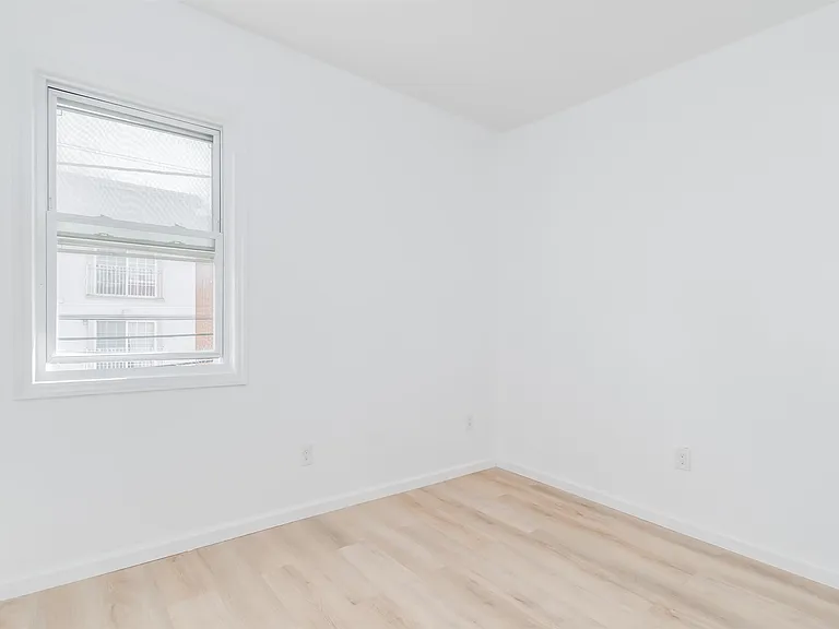 147 Avenue E #3 — Photo 8