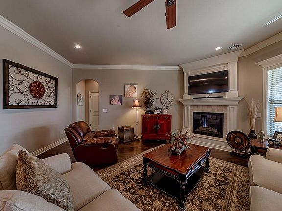 4th image of 3807 SW Lone Oak Ave