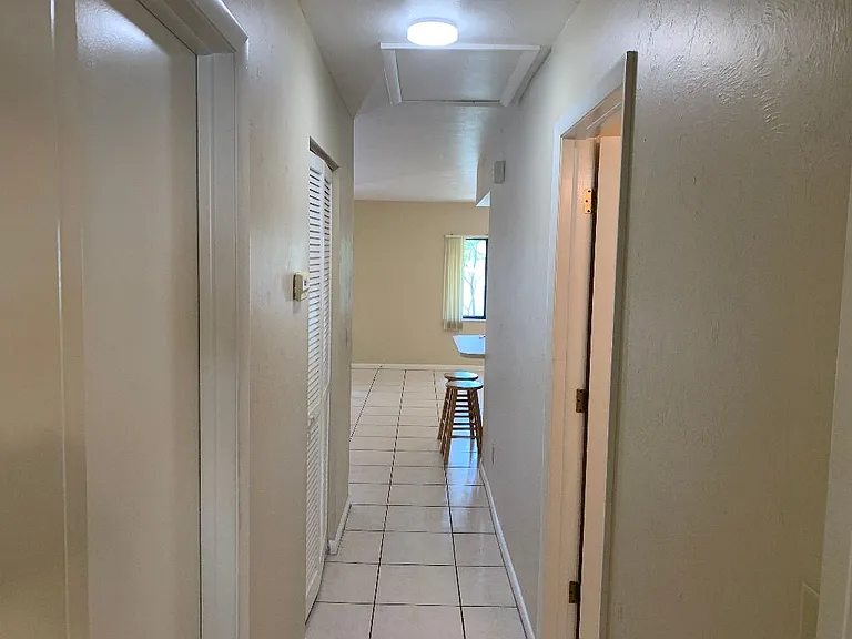 610 SW 47th Ter #6 — Photo 15
