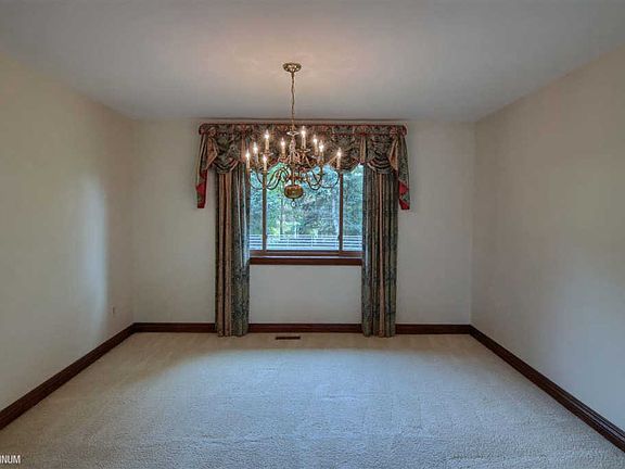 4th image of 38800 Gainsborough Dr