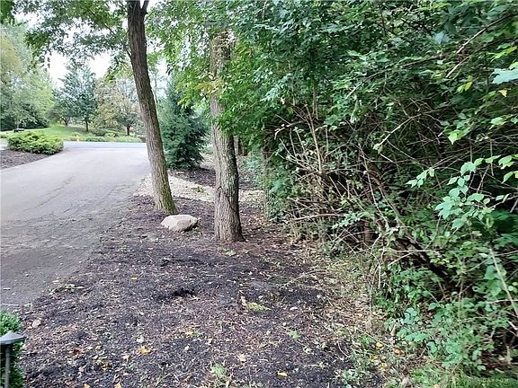 5th image of 7099-7099 Meeker Commons Ln