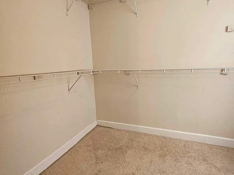 547 E Main St — Photo 9