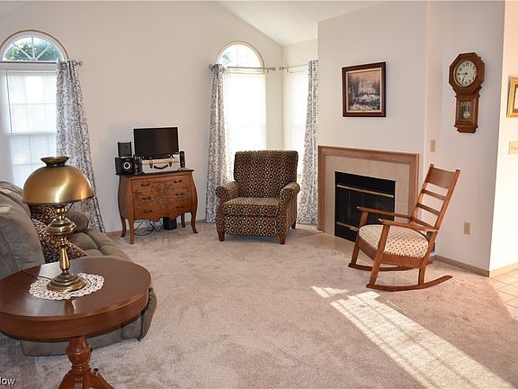 3rd image of 1083 N Jefferson St #U-b