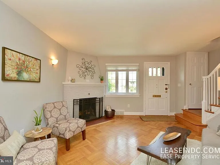 704 Devon Pl — Photo 5