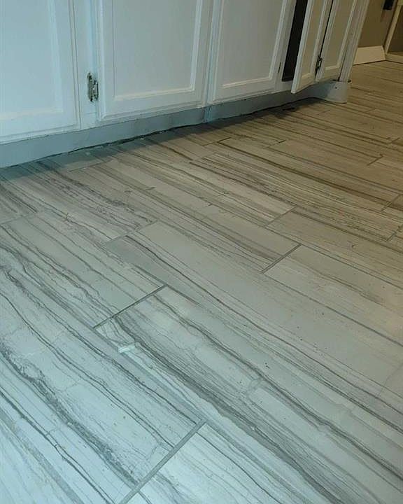 2nd image of 2509 Greenvale Rd