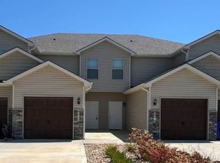 8042 SW 4th St, Blue Springs, MO 64014