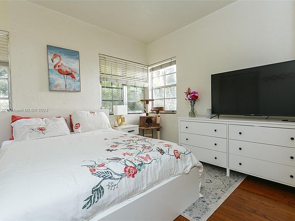 4th image of 817 Meridian Ave APT 1