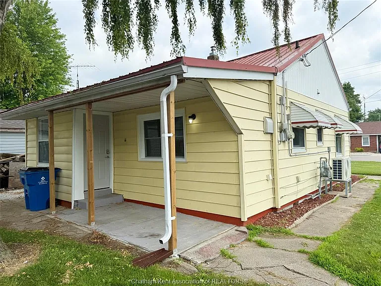 20 McNaughton Ave — Photo 5
