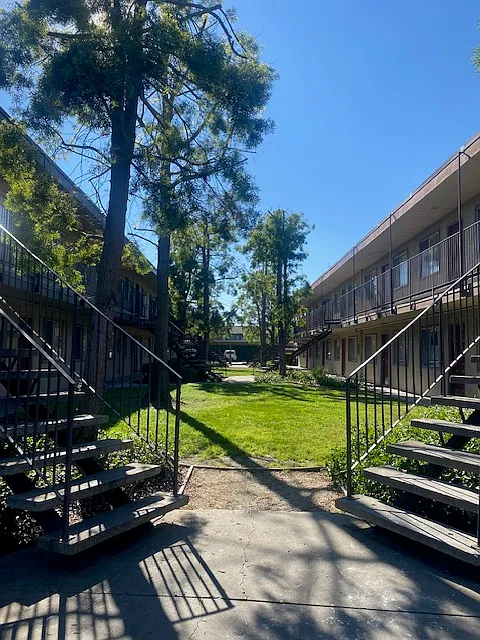 Lincoln Village Apartments — Photo 3