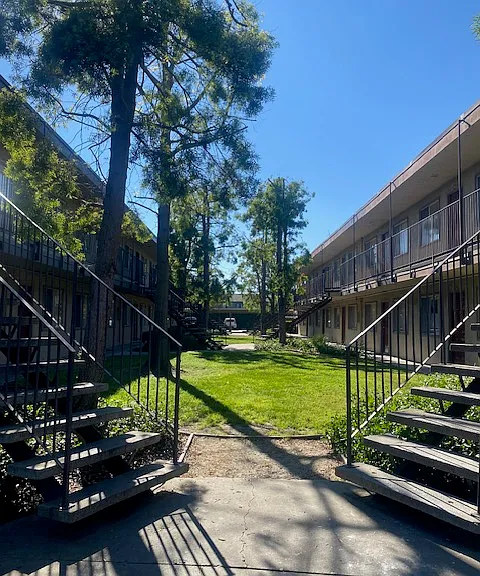 Lincoln Village Apartments — Photo 3