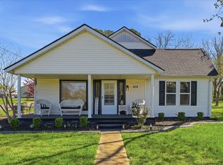 908 Smith Ave, Lawrenceburg, TN 38464