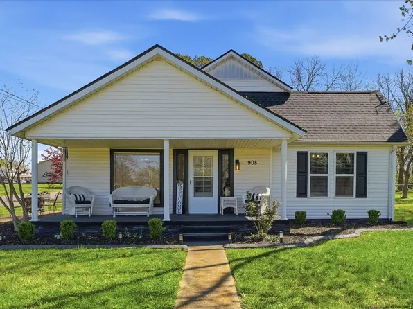 908 Smith Ave, Lawrenceburg, TN 38464