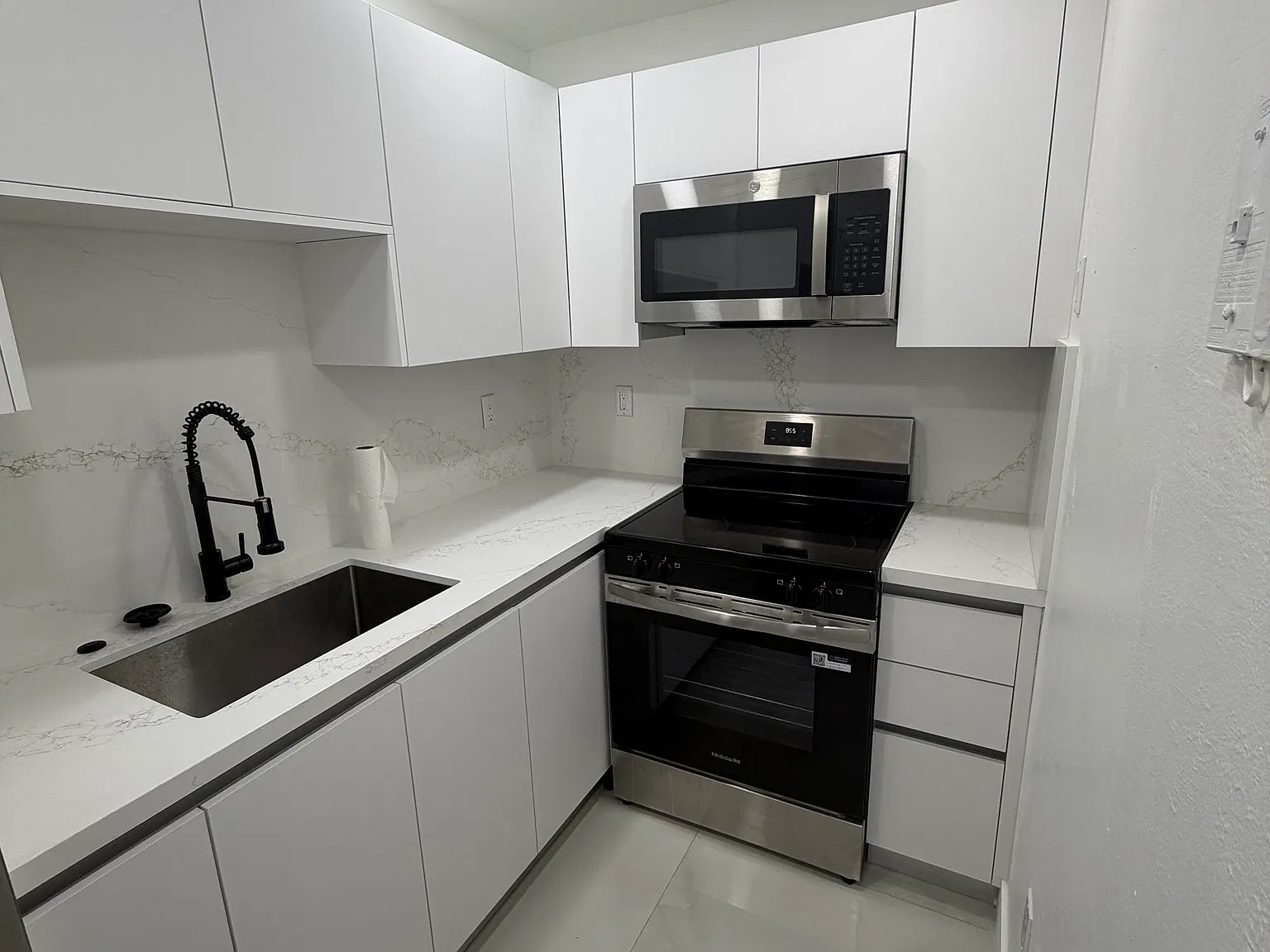 2 bed, 782 sqft, $2,200 — Photo 3