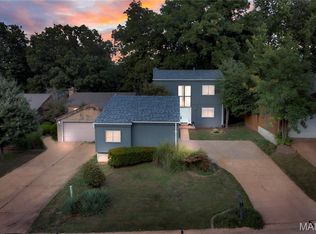 954 Barcroft Woods Ct, Manchester, MO 63021