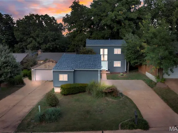 954 Barcroft Woods Ct, Manchester, MO 63021