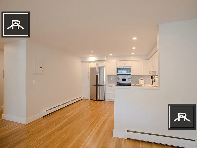 50 Green St #403 — Photo 9